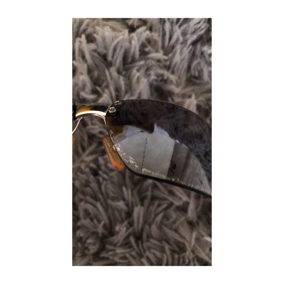 Authentic Fendi Sunglasses - Picture 6 of 7